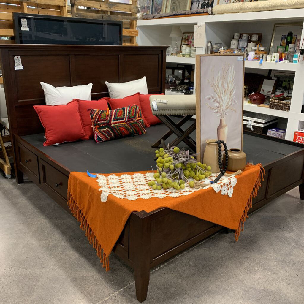 King Mansion Storage Bed