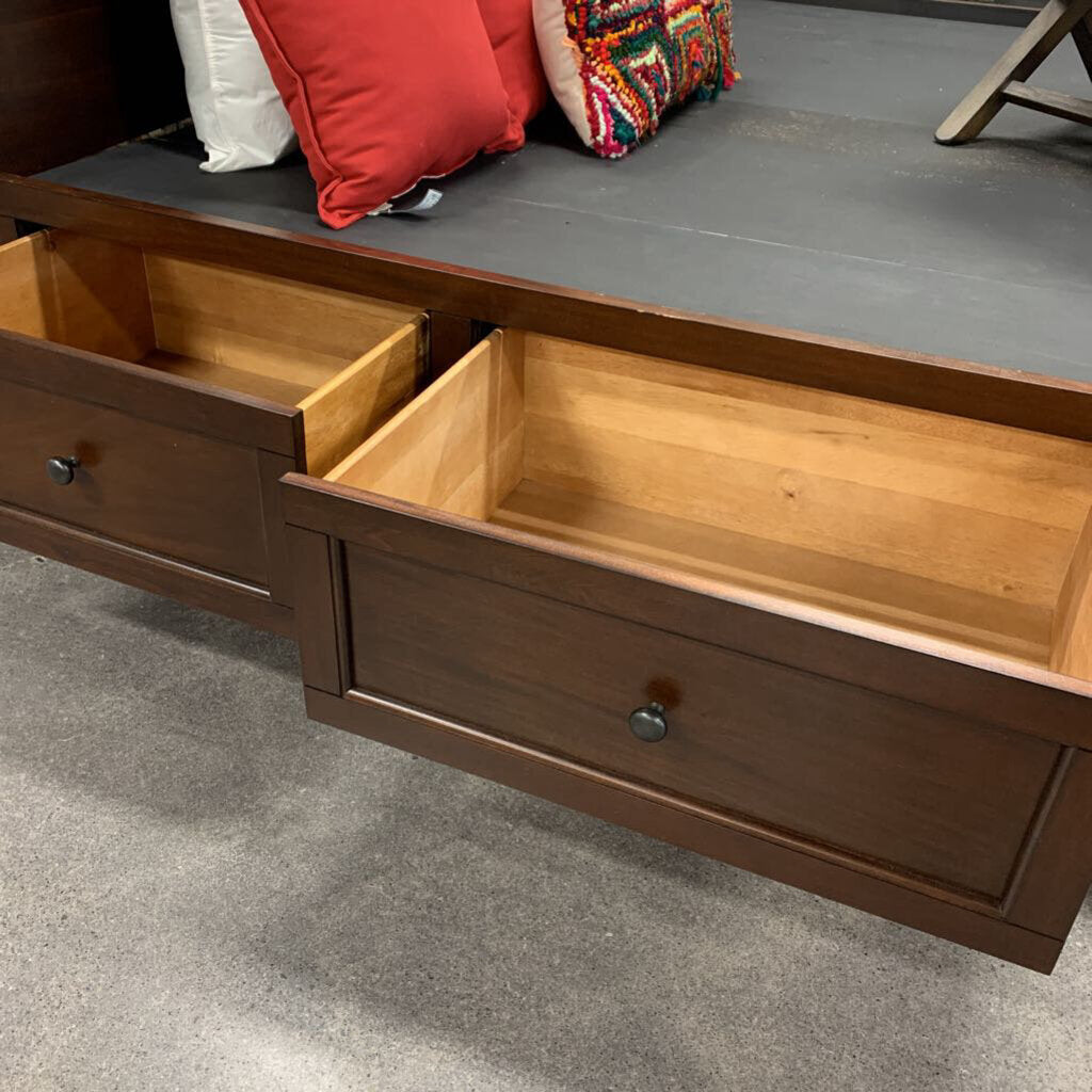 King Mansion Storage Bed