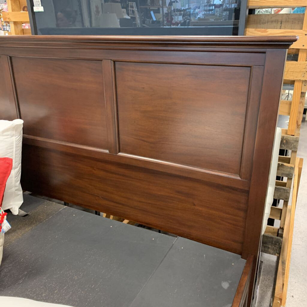 King Mansion Storage Bed