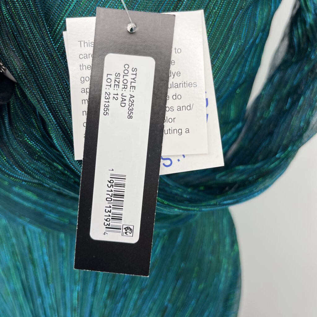 Betsy & Adam L/s Gown