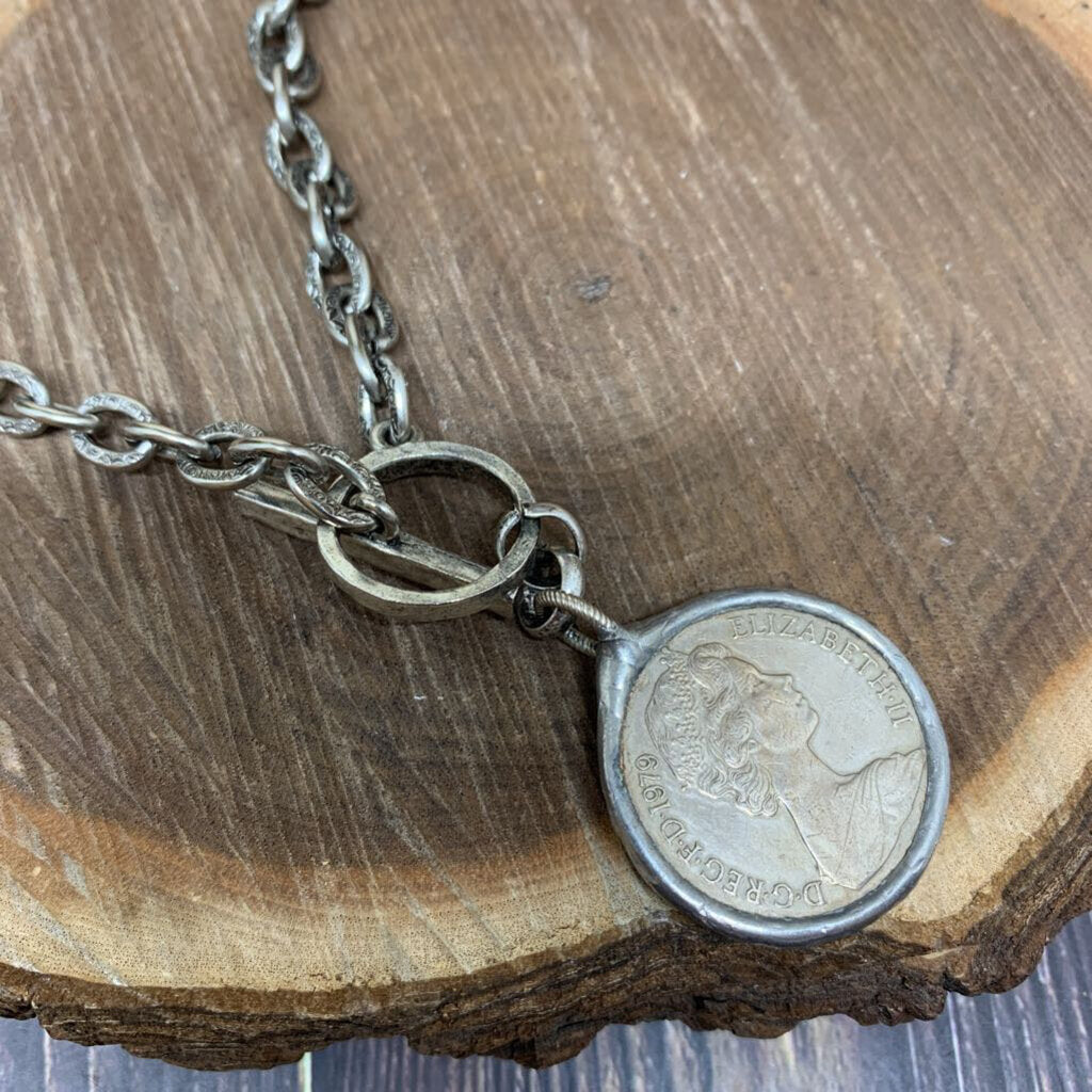 Queen Coin Ncklc