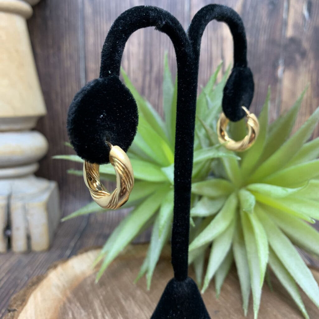 18k Hoop Errngs