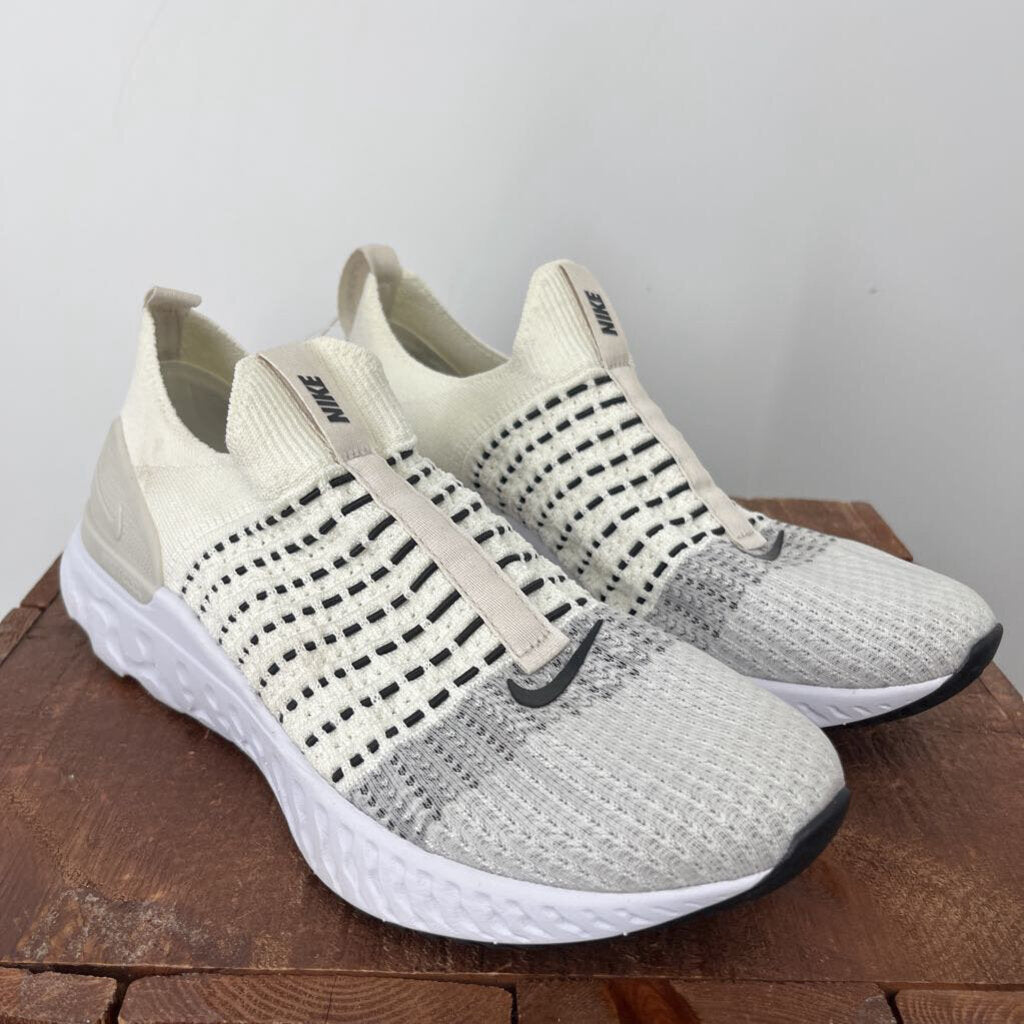 Nike Phantom Sneaker
