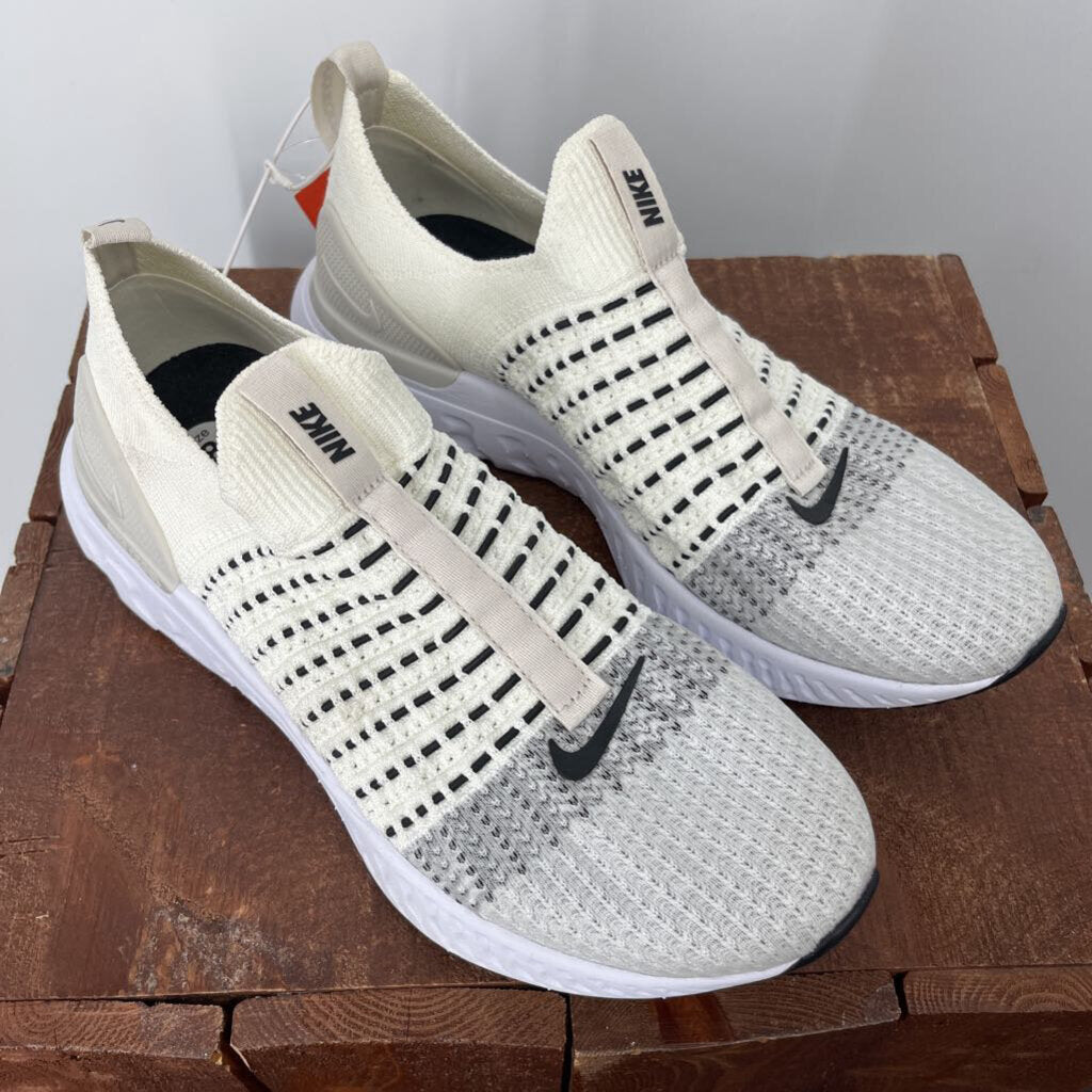 Nike Phantom Sneaker