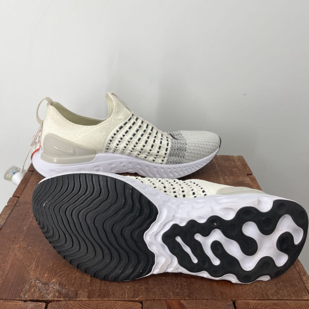 Nike Phantom Sneaker