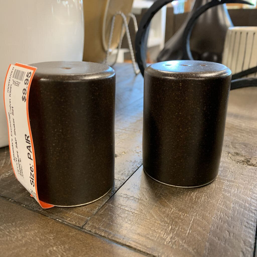 Stoneware S&P Shaker Set