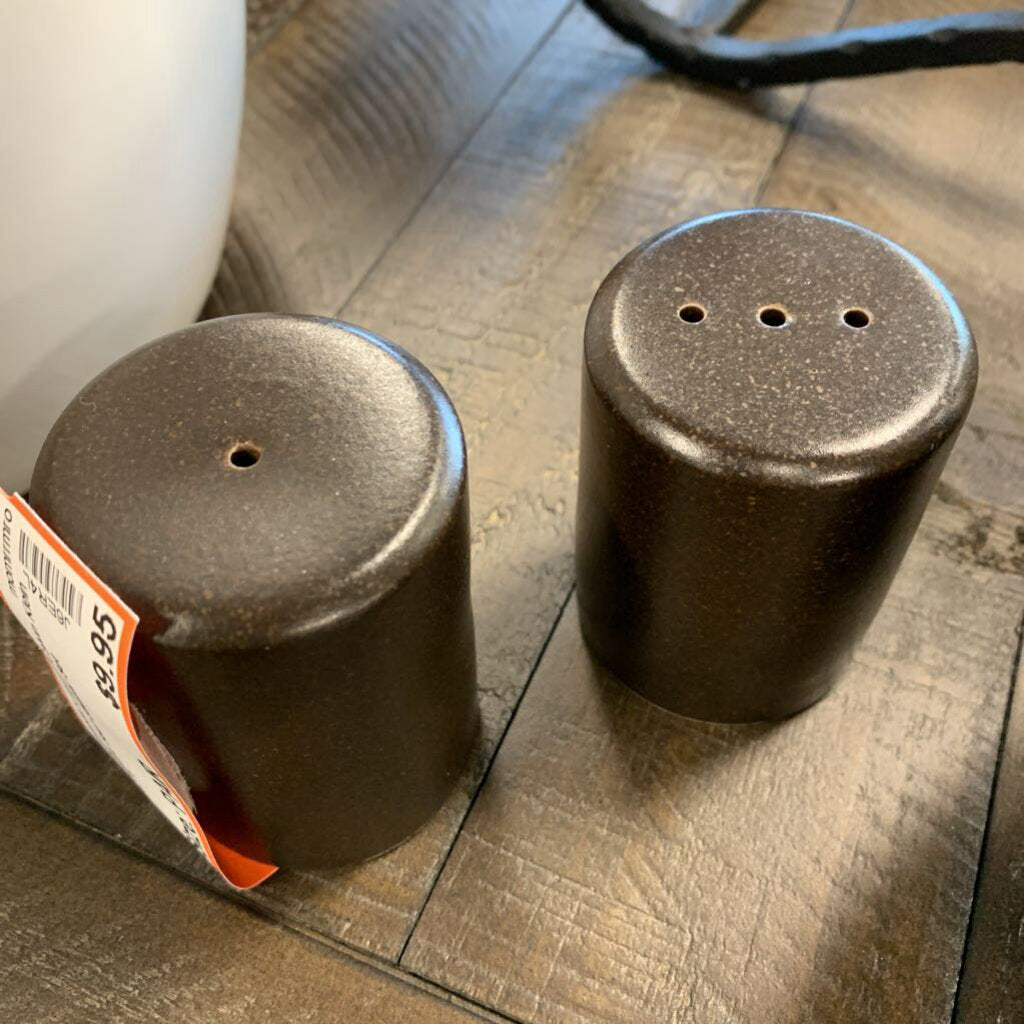 Stoneware S&P Shaker Set