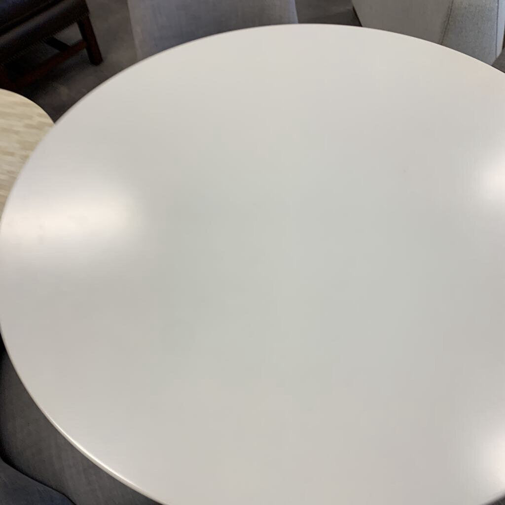 Round Table & 4 Chairs