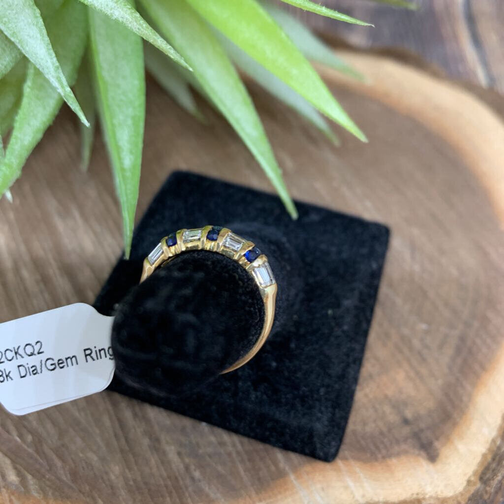 18k Gem and Diamonds Ring