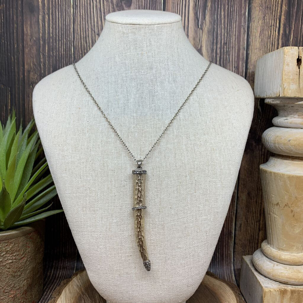Tat2 Horn Necklace