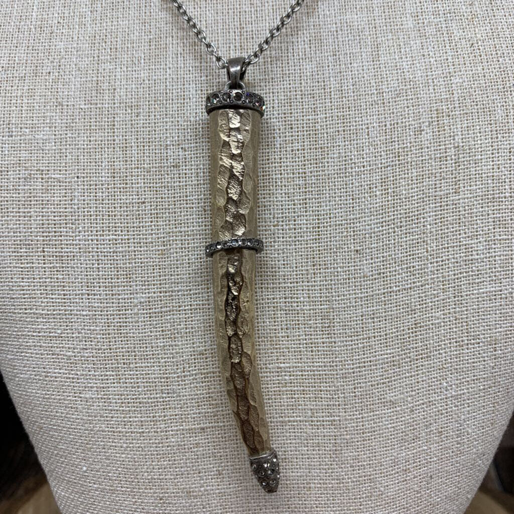 Tat2 Horn Necklace