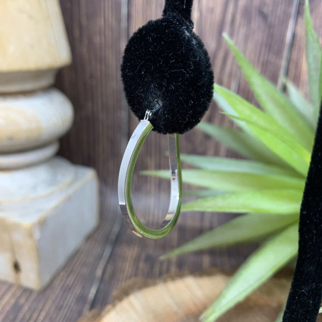 14kt Oval Hoop Earrings