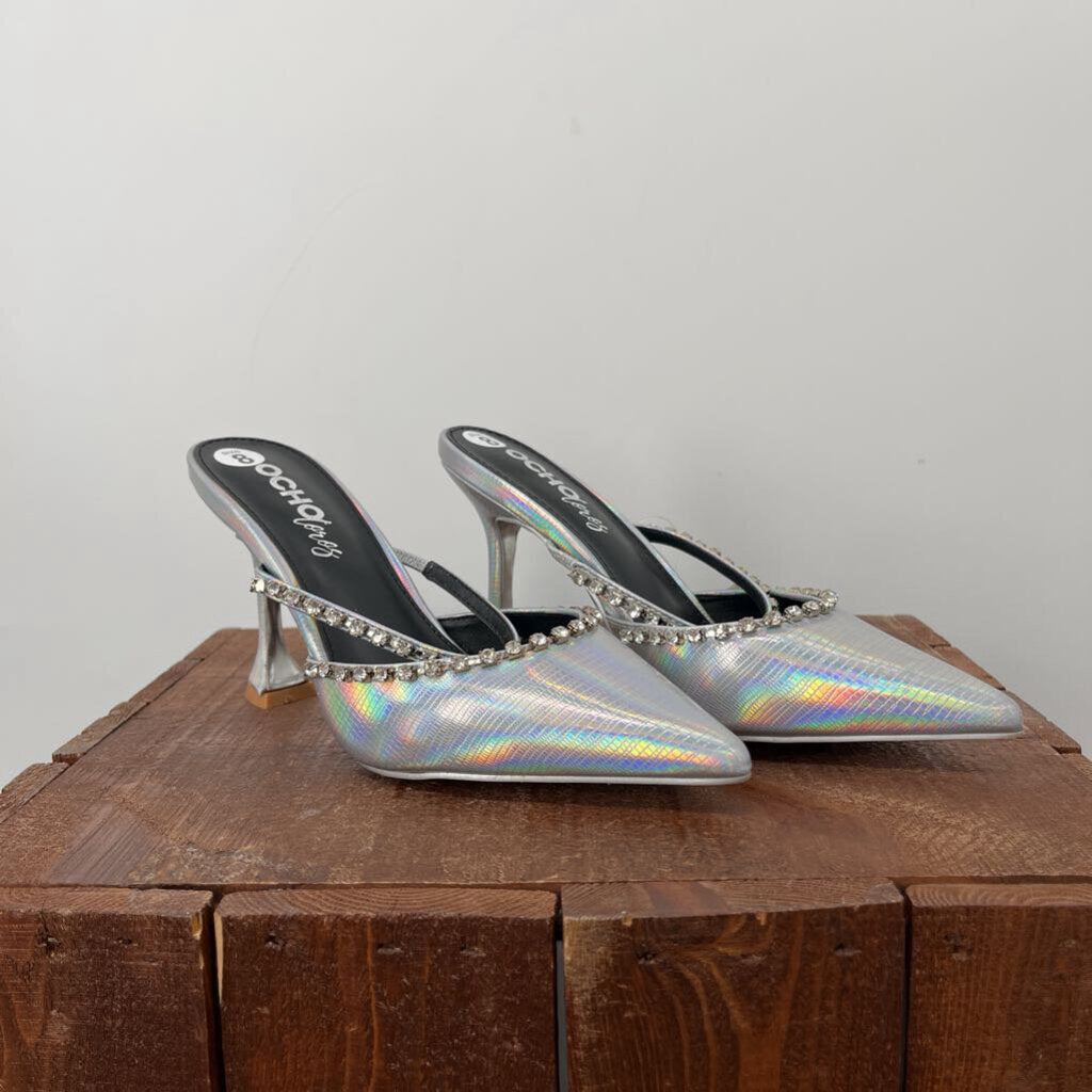 Ocho Toros Pumps