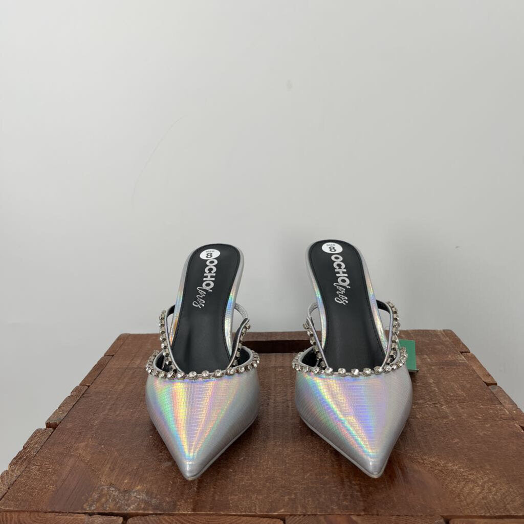 Ocho Toros Pumps