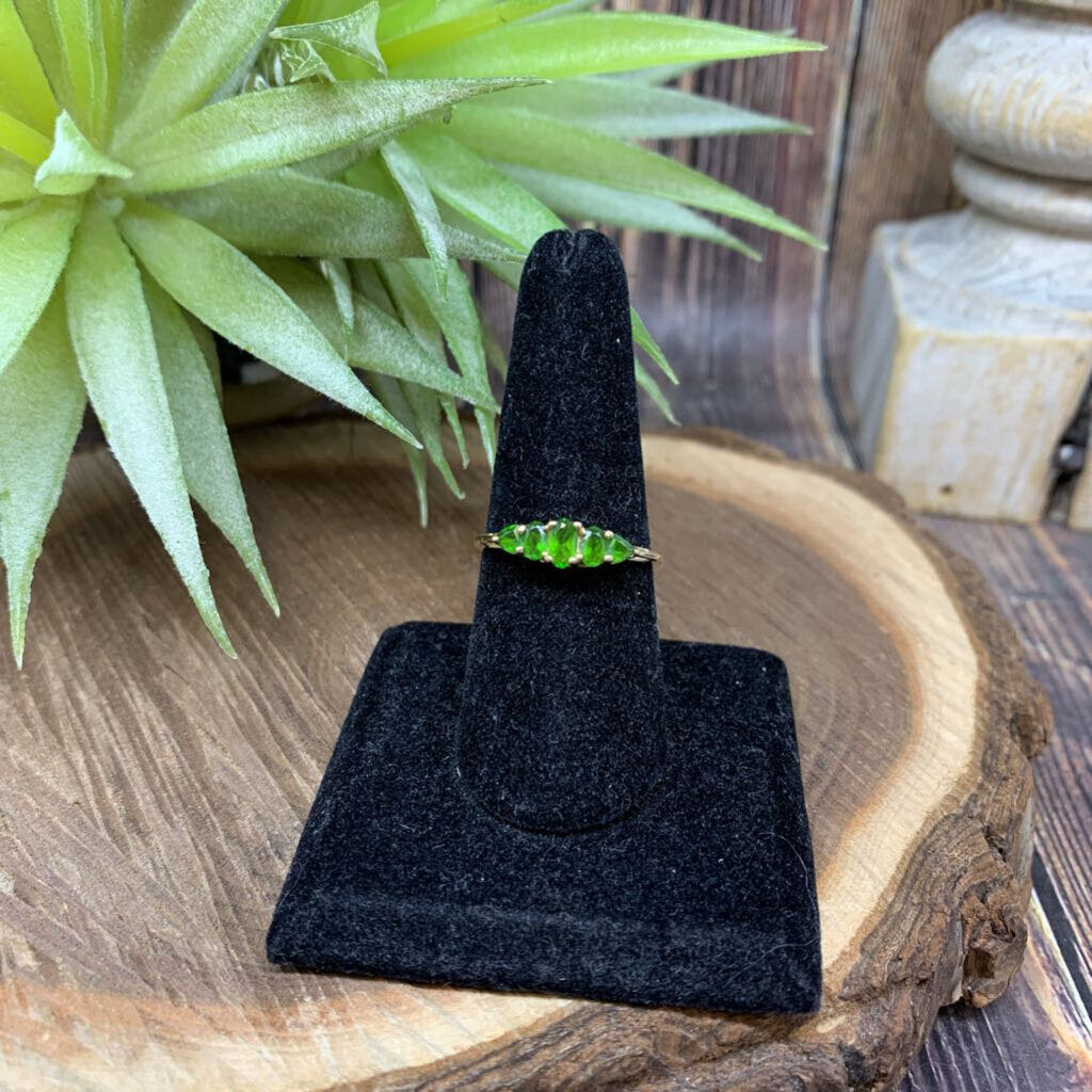 14kt YG Green Gem Ring