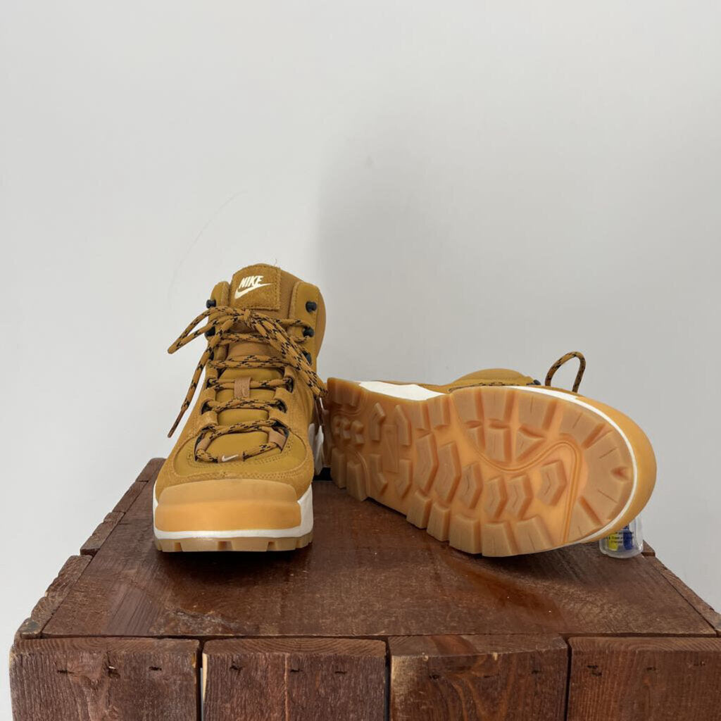 Nike Hiking Boot