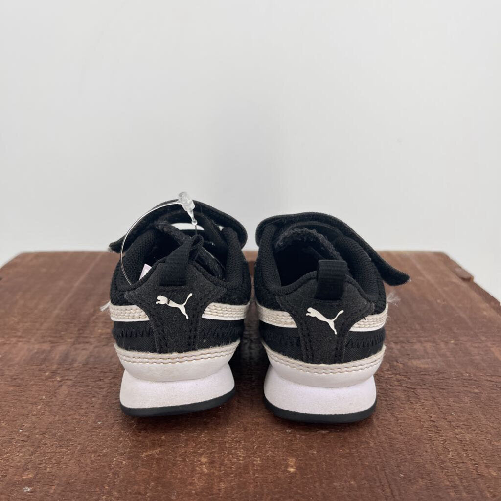 Puma Sneakers