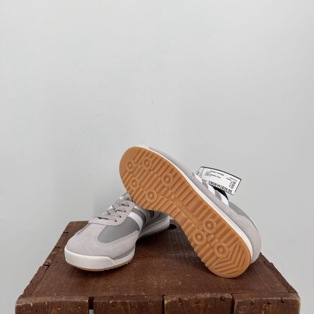 Adidas Sneakers