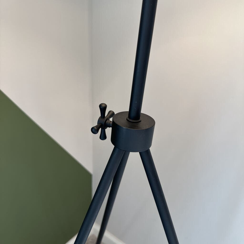 Tri-Pod Metal Lamp