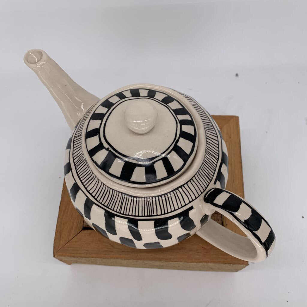 Ceramic Teapot w/Lid