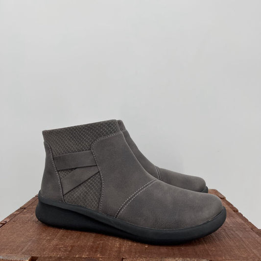 Clarks Cloudsteppers Booties