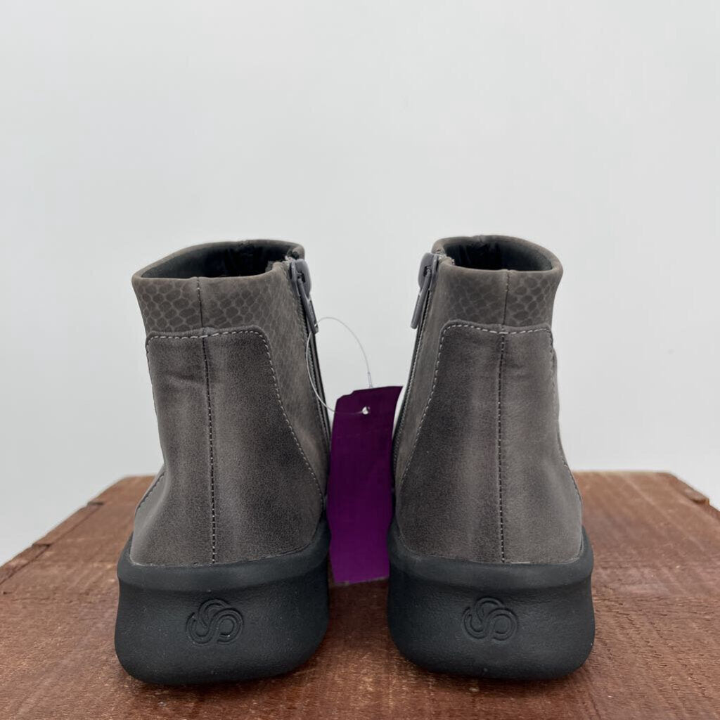 Clarks Cloudsteppers Booties