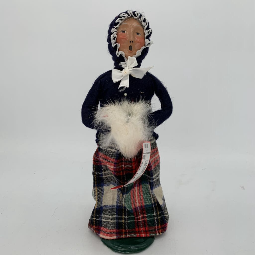 Lady Caroler w/ Muff