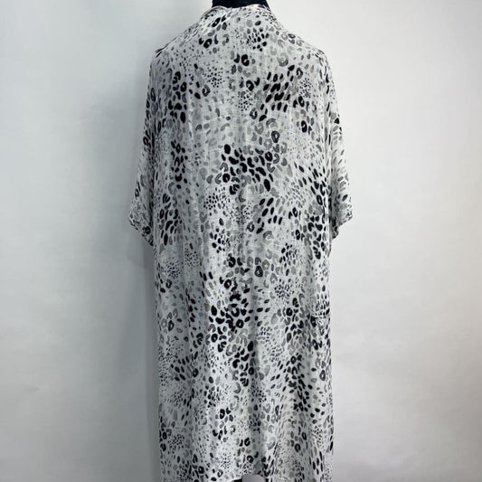 Evereve Animal Print Kimono