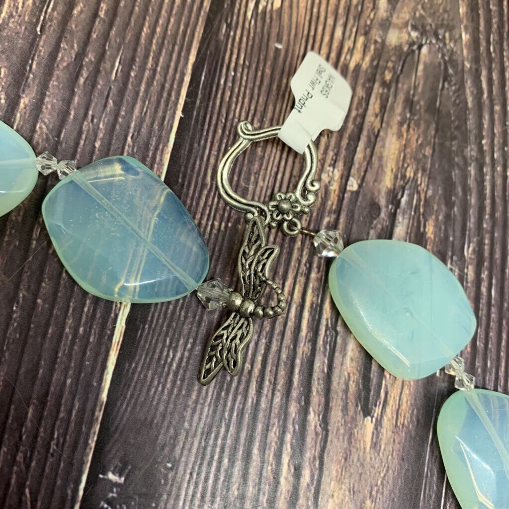 Mother of Pearl Flower Pendant Necklace