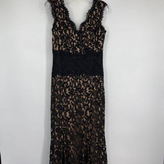 Tadashi Shoji Slvls Gown