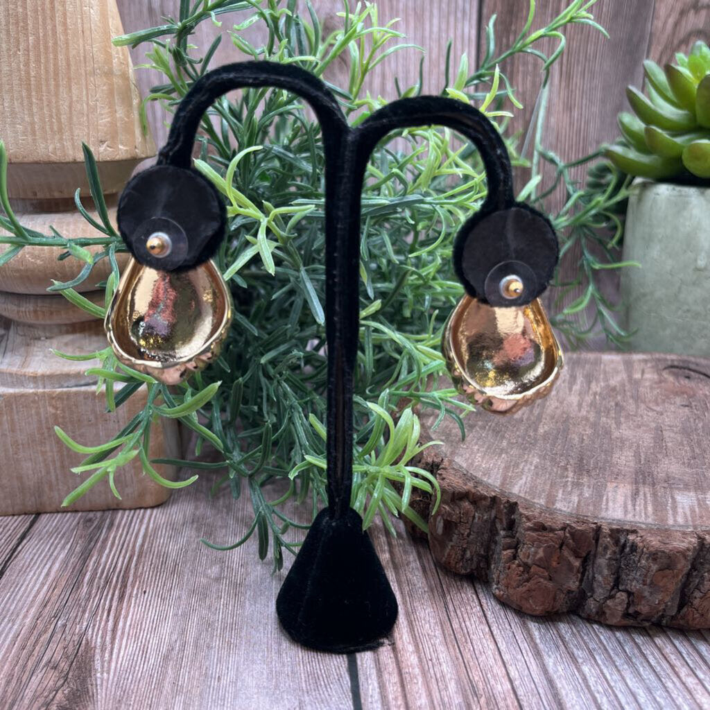 Georgie Quinn Shell Puff Earrings