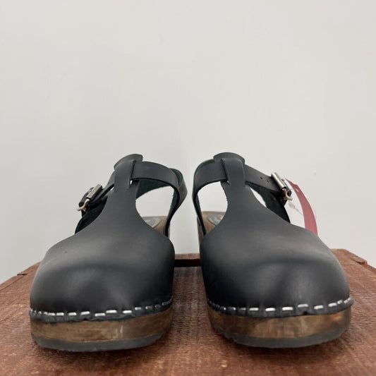 Lotta's Clogs