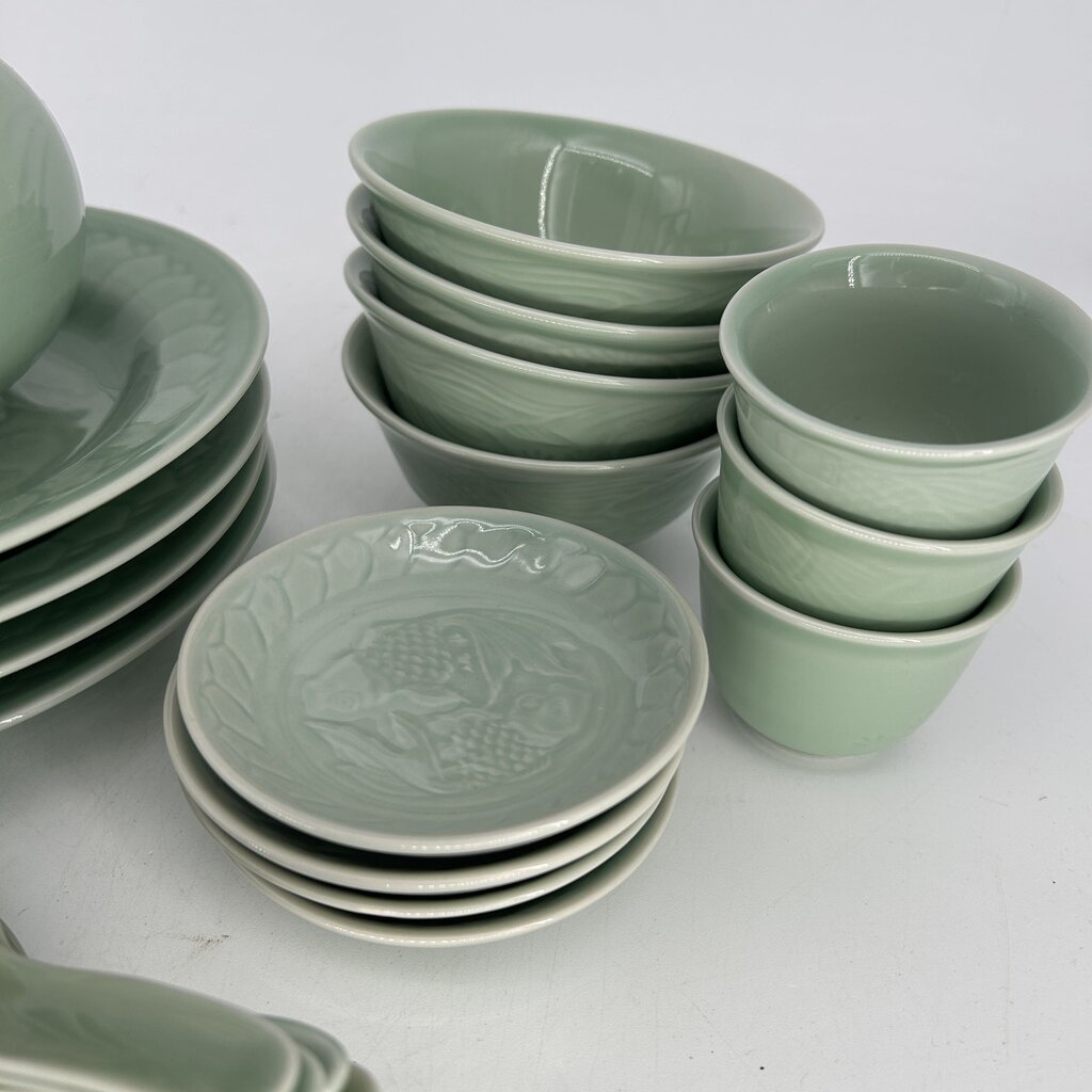 Lillian Vernon Dish Set