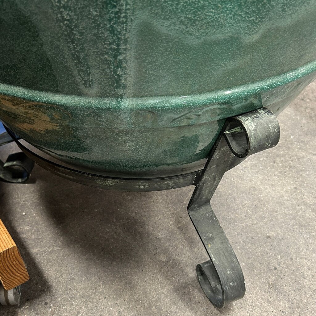 Ceramic Pot on Metal Stand