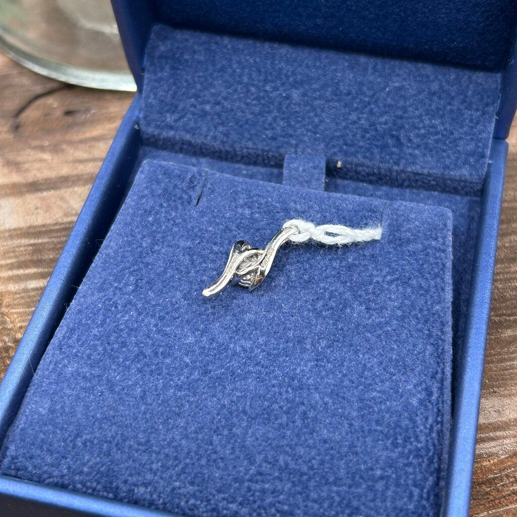 14k White Gold Diamond Pendant