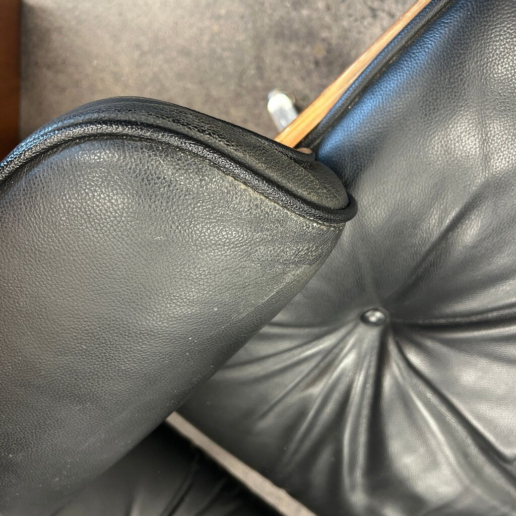 MCM Chair w/ Ottoman