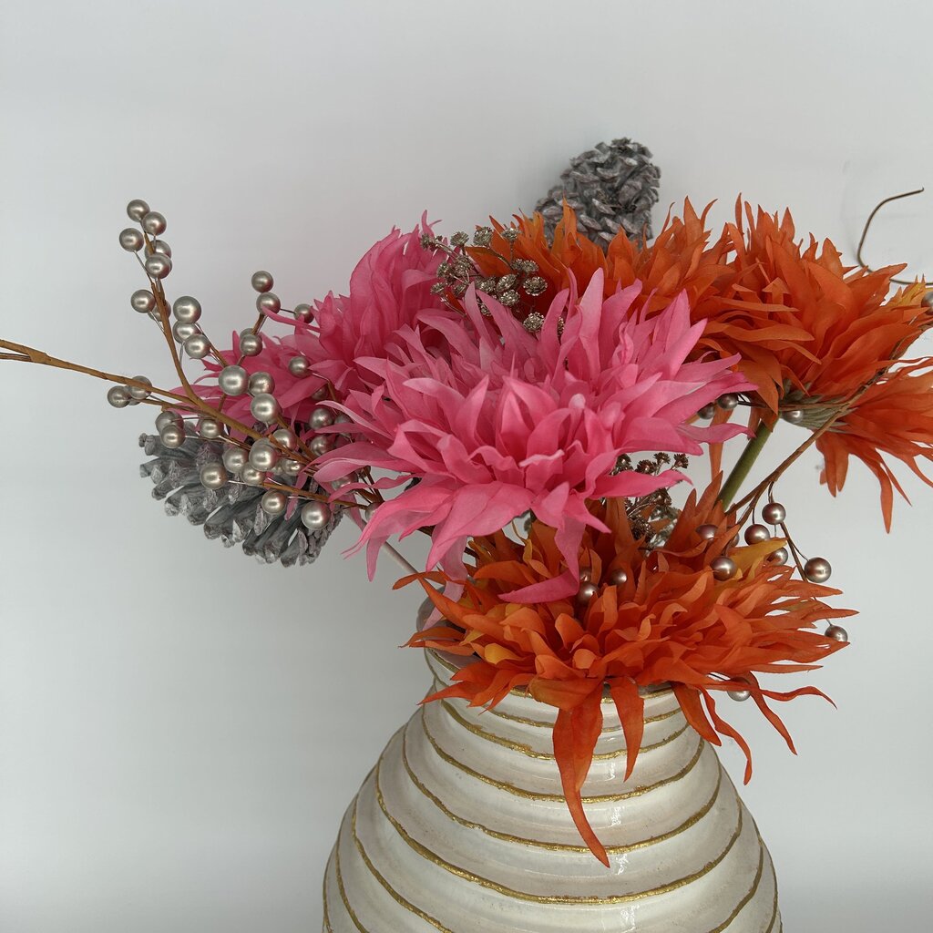 Ridged Vase w/Flowers