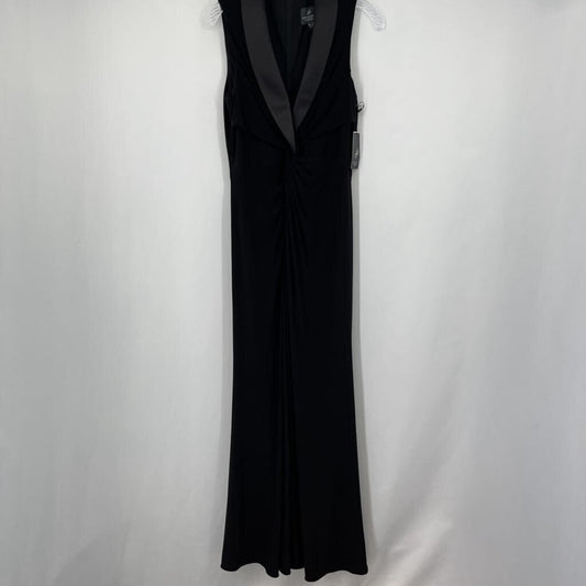 Adrianna Papell Slvls Gown