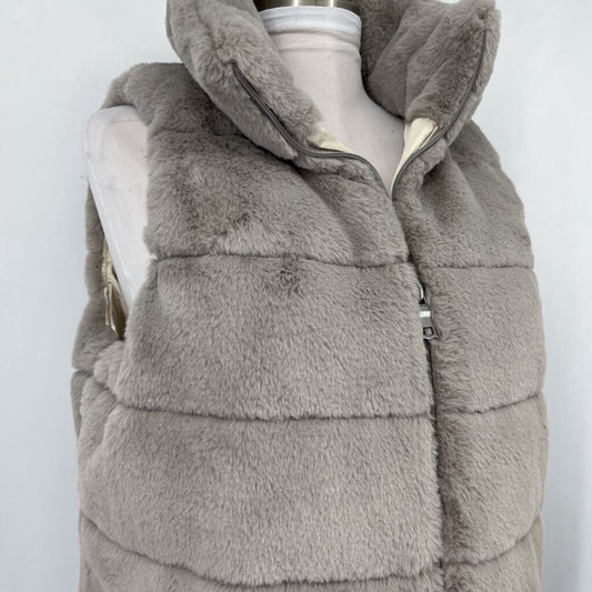 Evereve Faux Fur Vest