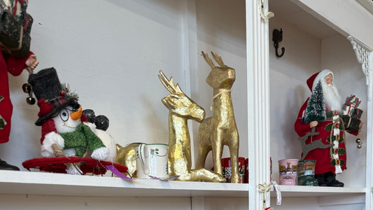 How to Consign Your Holiday Decor