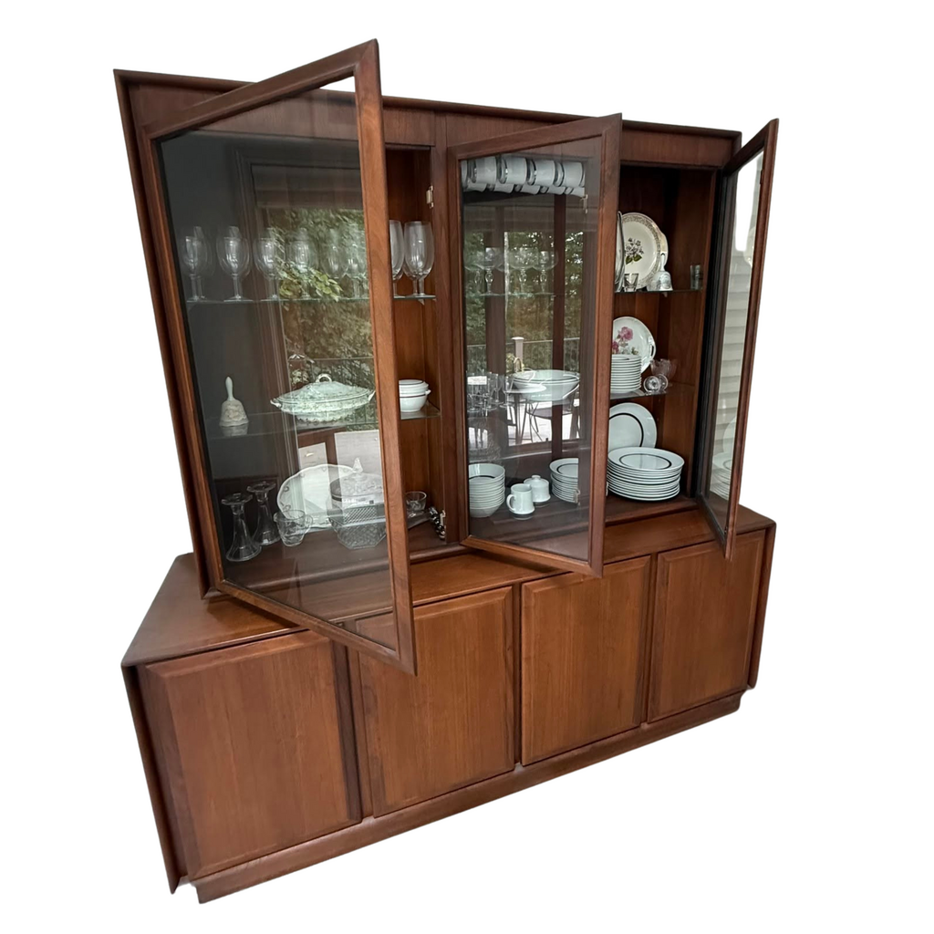 MCM China Hutch w Glass Doors