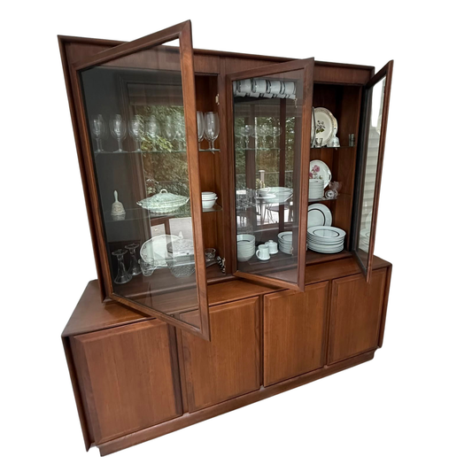 MCM China Hutch w Glass Doors