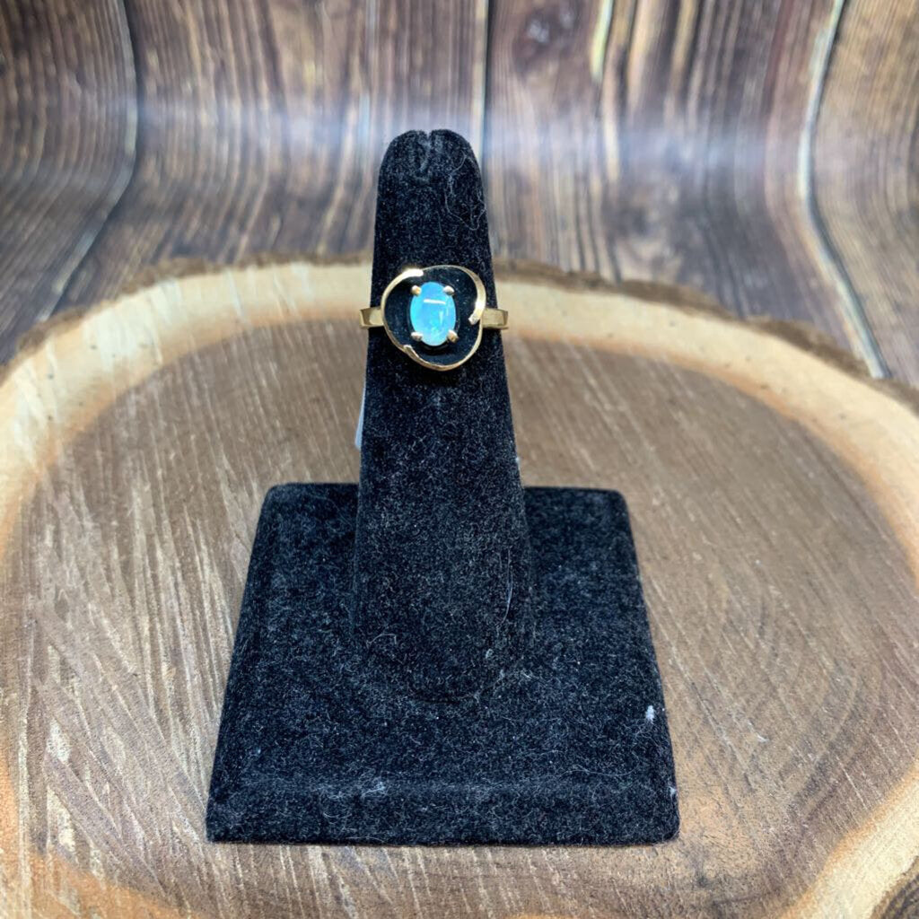 10K YG & Opal Ring