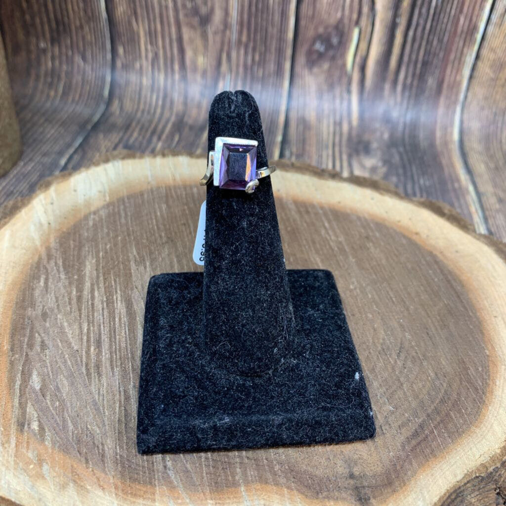 10K WG & Amethyst Ring