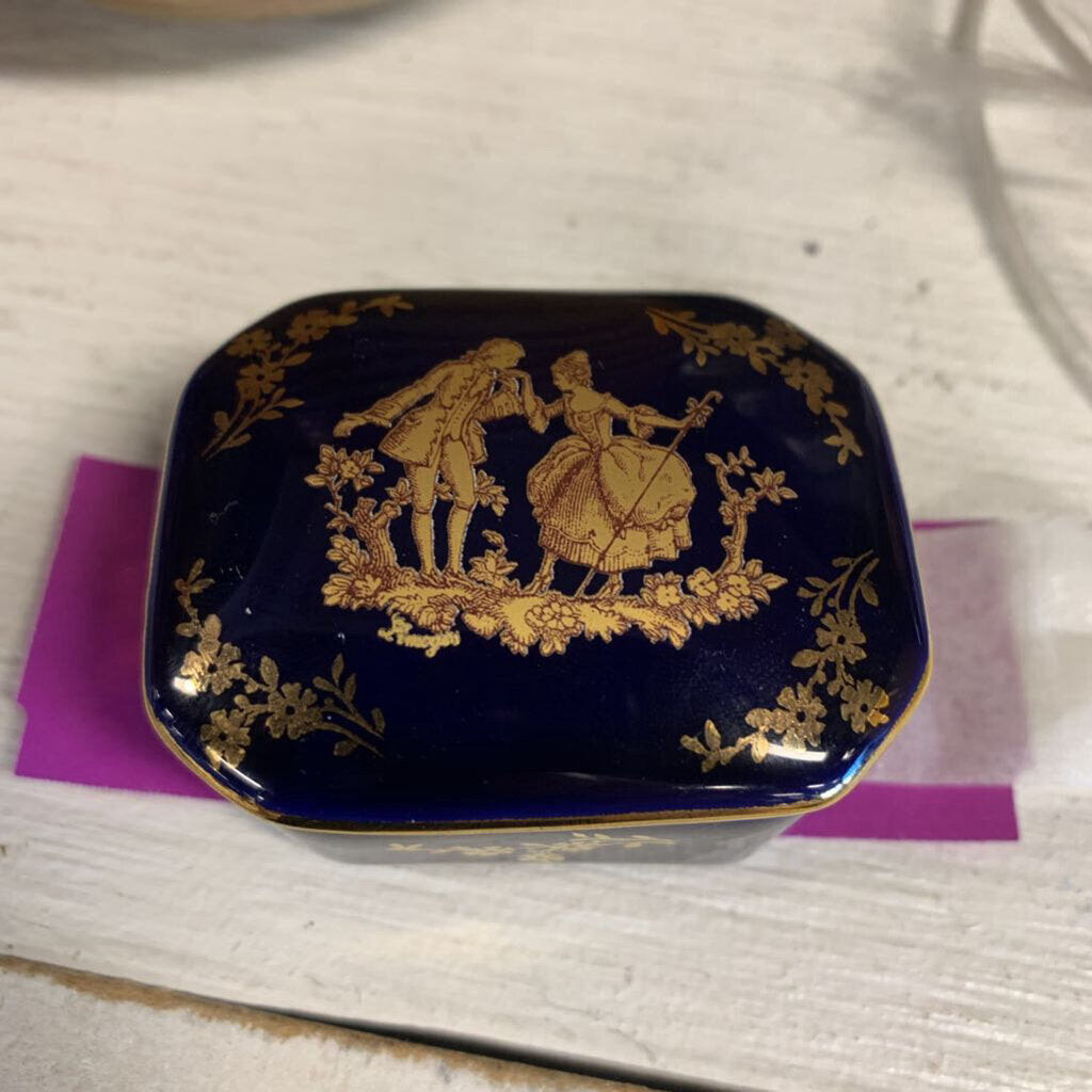 Limoges Gold Leaf Pill Box