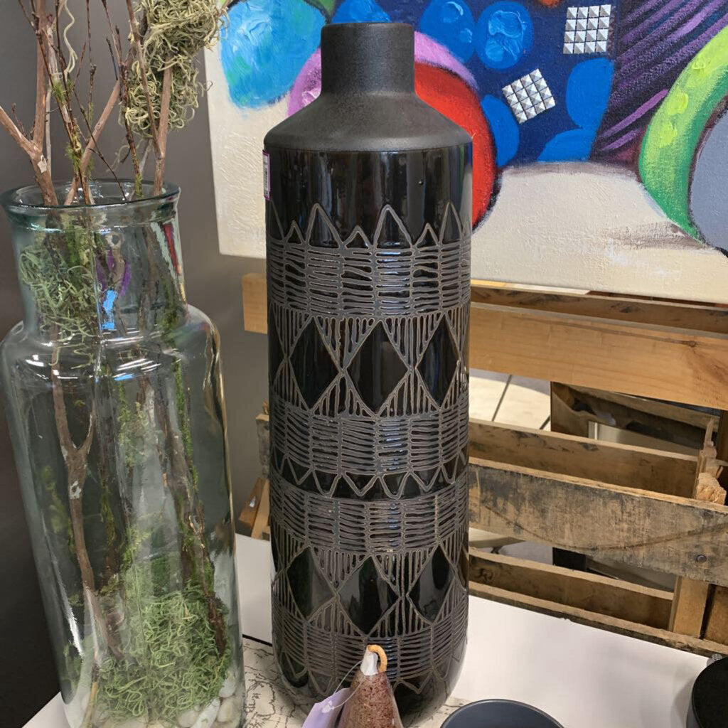 Abstract Line Design Vase