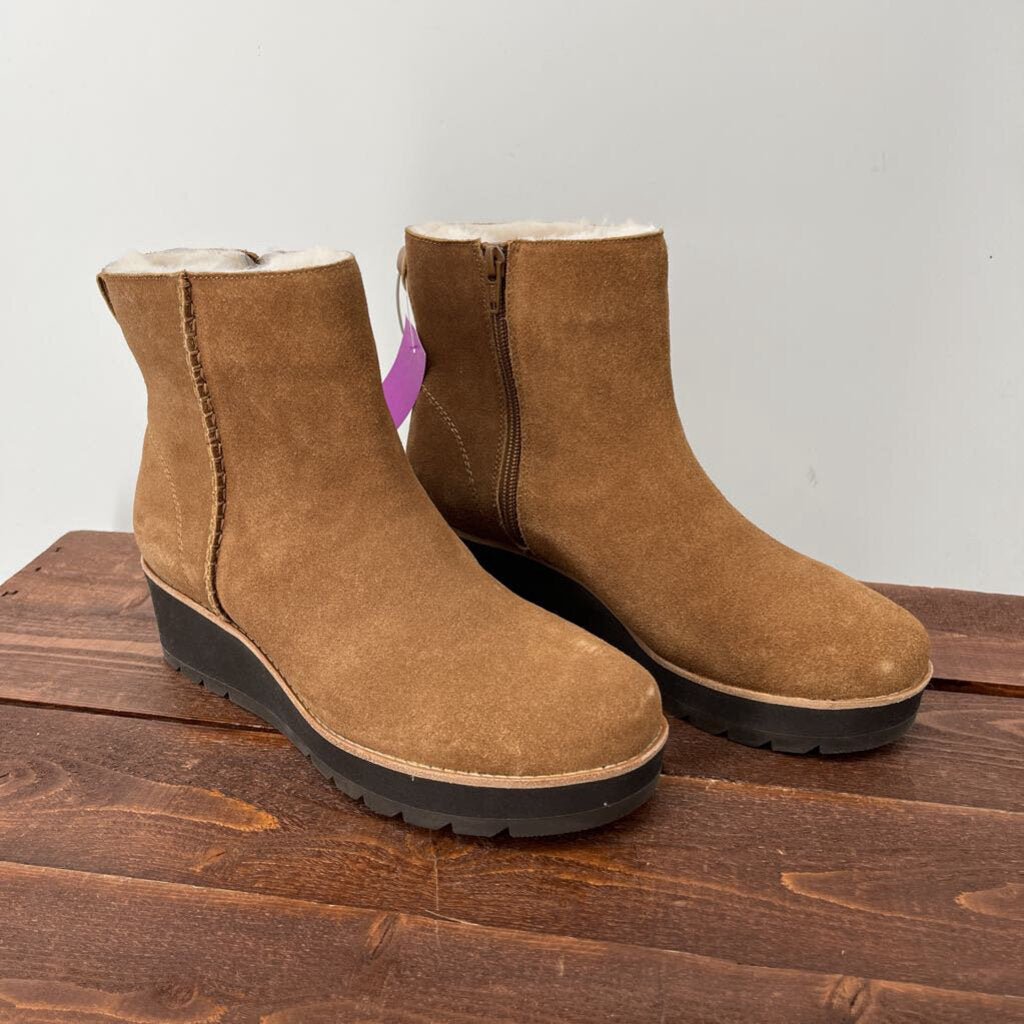 AEBO Short Suede Boots