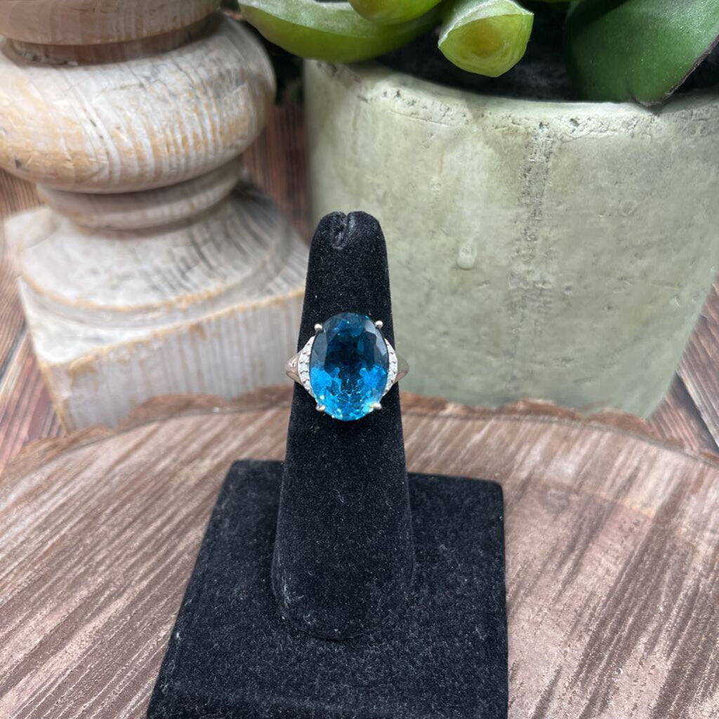 Oval Blue Topaz Ring