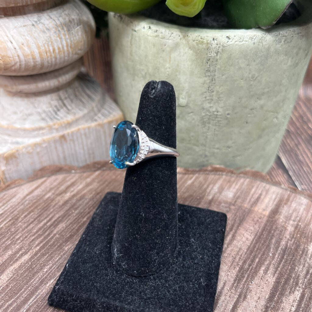 Oval Blue Topaz Ring