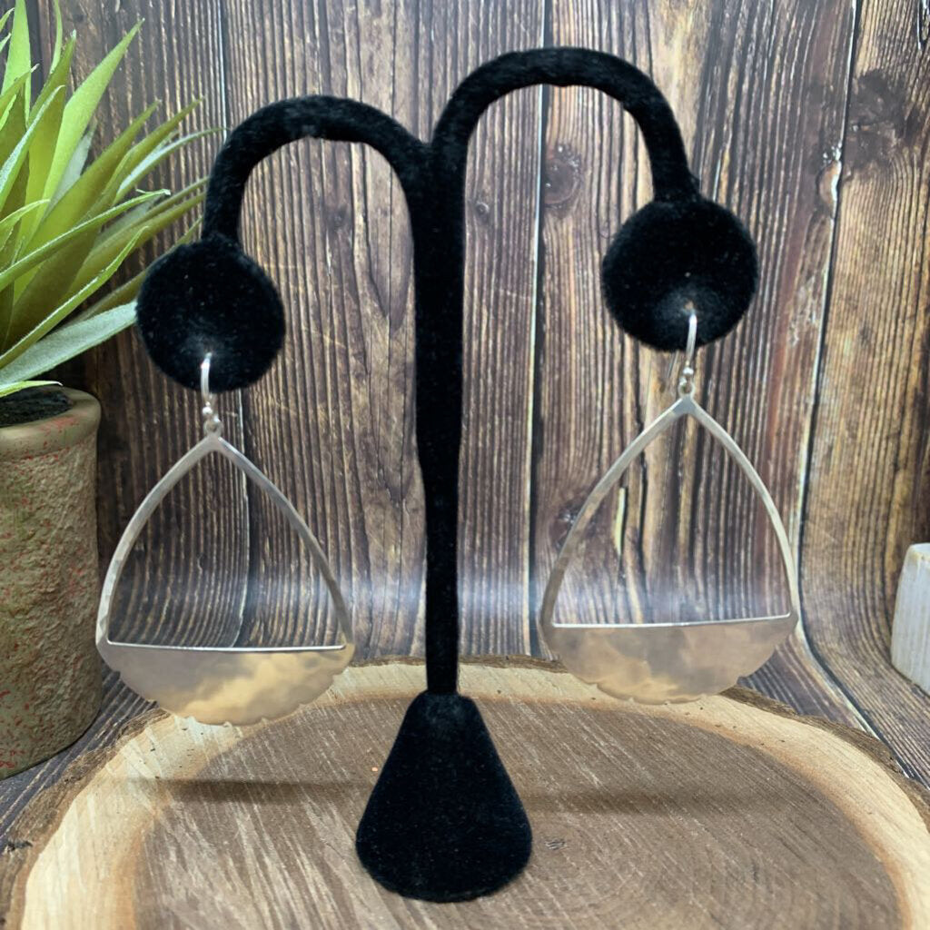 Silpada Scalloped Earrings
